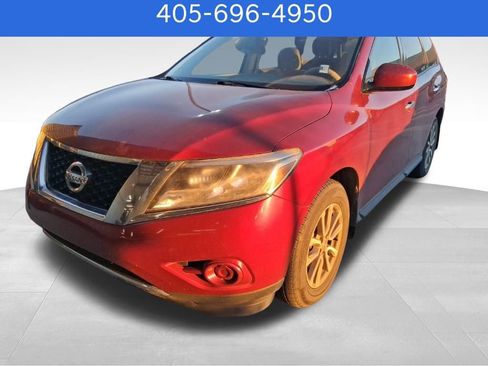 Used 2015 Nissan Pathfinder S image 1