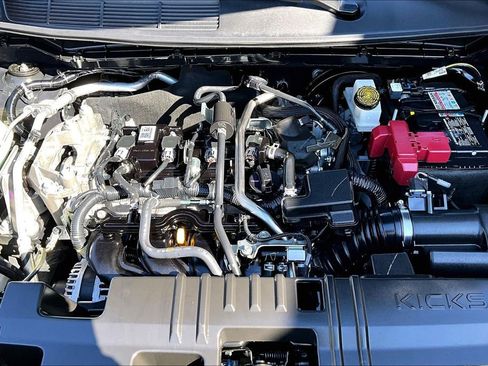 Used 2025 Nissan Kicks SR image 11