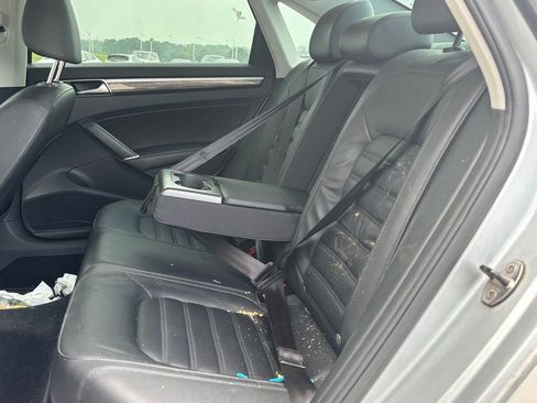 Used 2017 Volkswagen Passat 1.8T SEL Premium FWD image 8