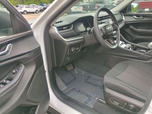 Used 2023 Jeep Grand Cherokee Laredo w/ Luxury Tech Group I AWD/4WD image 24