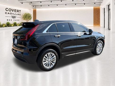 Used 2024 Cadillac XT4 Luxury w/ Cold Weather Package FWD image 13
