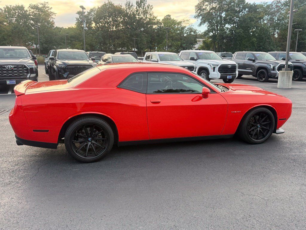 Used 2020 Dodge Challenger R/T w/ Driver Convenience Group RWD image 9