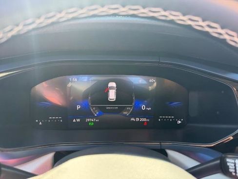 Used 2024 Volkswagen Taos SE w/ Panoramic Sunroof Package image 20