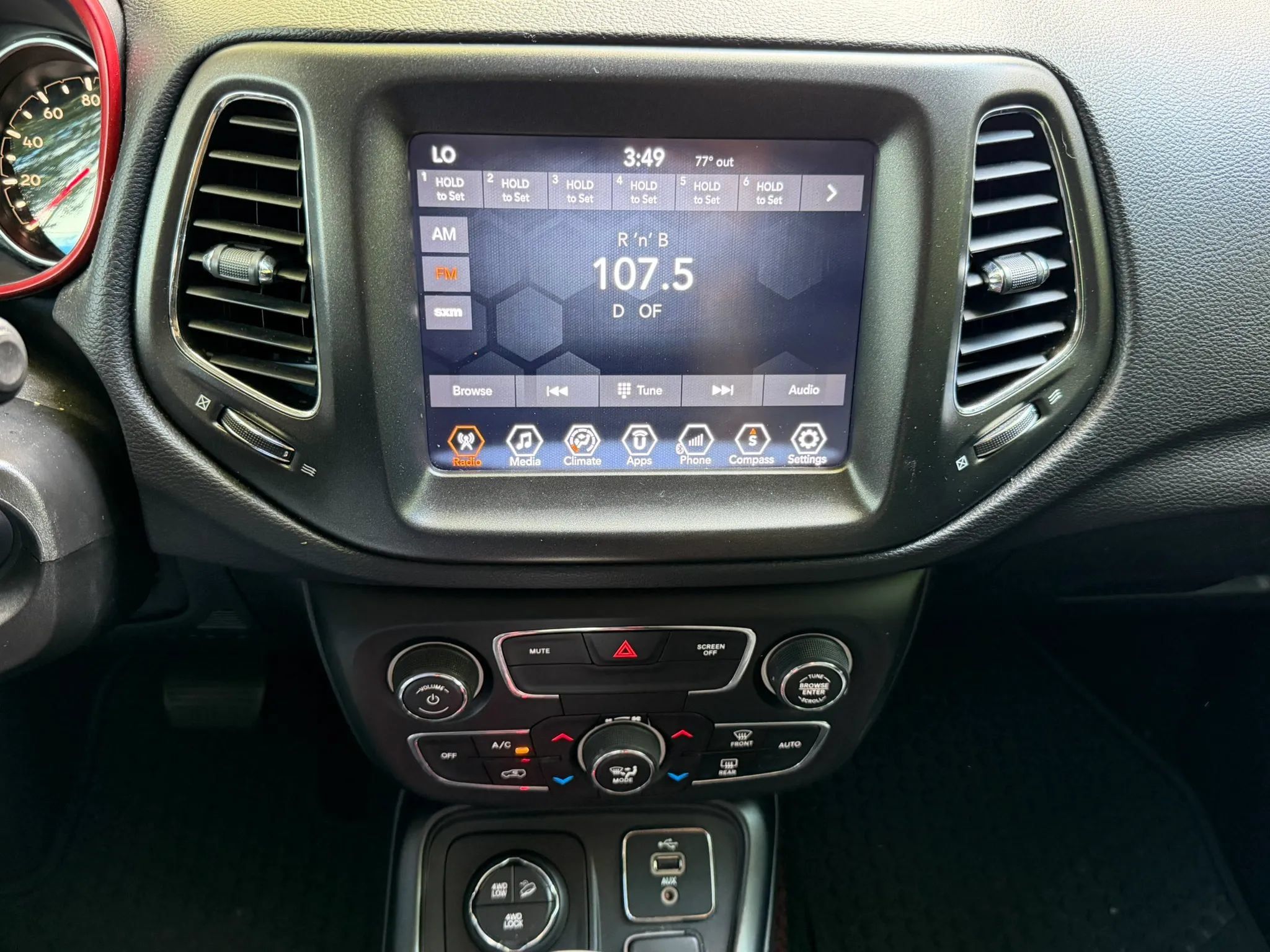 Used 2018 Jeep Compass Trailhawk AWD/4WD image 18
