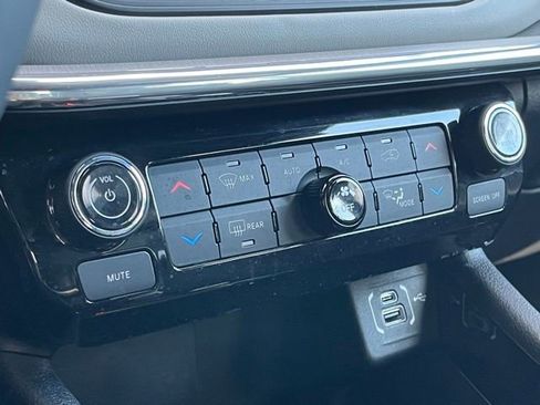 Used 2023 Jeep Compass Limited w/ Elite Group image 17