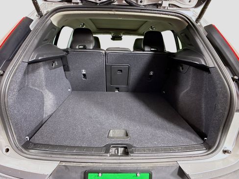 Used 2025 Volvo XC40 B5 Core image 35