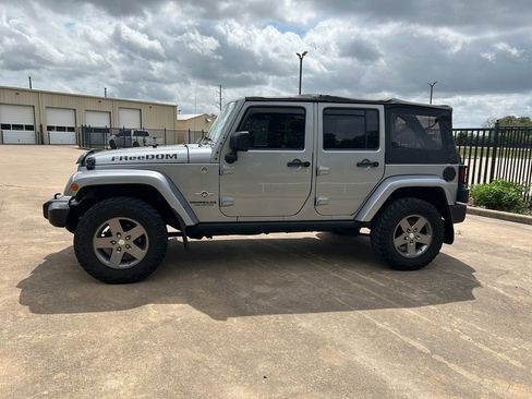 Used 2013 Jeep Wrangler Unlimited Sport AWD/4WD image 9