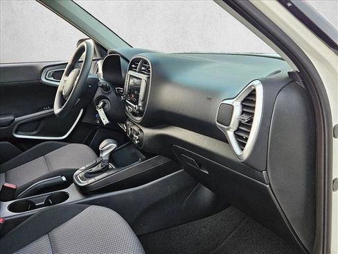 Used 2025 Kia Soul LX w/ LX Technology Package image 20