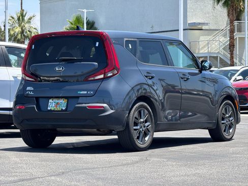 Used 2020 Kia Soul EX FWD image 3