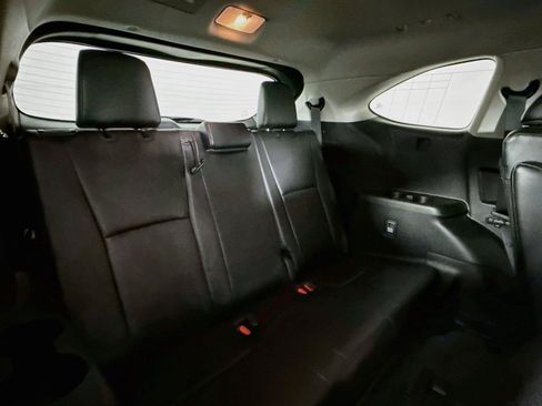 Certified 2025 Toyota Highlander XLE FWD image 40