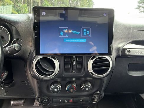 Used 2011 Jeep Wrangler Unlimited Sahara AWD/4WD image 29