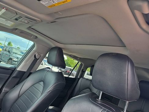 Used 2022 Toyota Highlander XLE FWD image 17