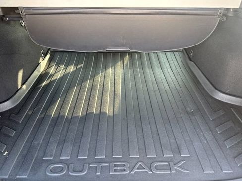 Used 2017 Subaru Outback 3.6R Limited AWD/4WD image 12