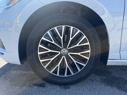 Used 2019 Volkswagen Jetta SE w/ Cold Weather Package image 26