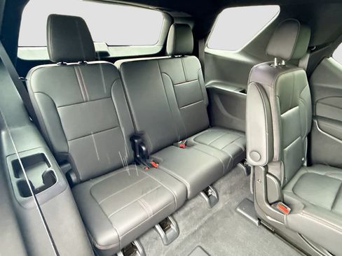 Used 2023 Chevrolet Traverse RS AWD/4WD image 31