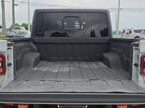 Used 2024 Jeep Gladiator Mojave w/ Technology Group AWD/4WD image 6