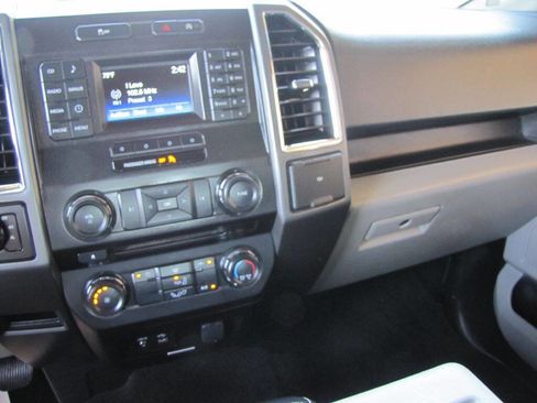 Used 2015 Ford F150 XLT image 45