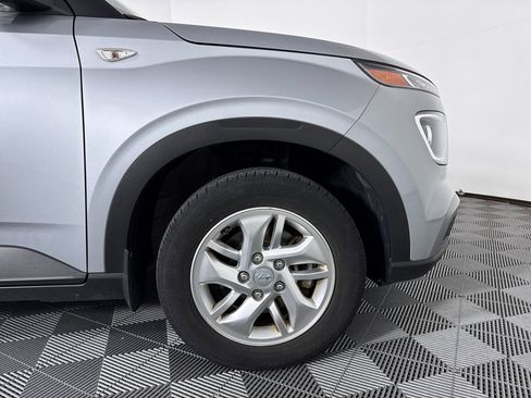Used 2021 Hyundai Venue SE image 17