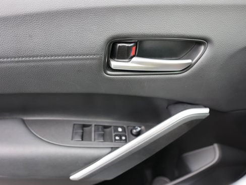 Used 2022 Toyota Corolla Cross XLE w/ Convenience Package image 35