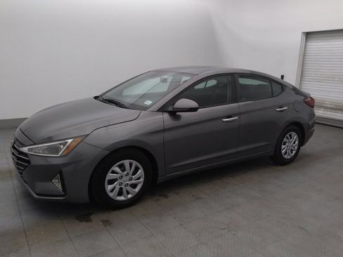 Used 2020 Hyundai Elantra SE w/ Cargo Package (C1) FWD image 2