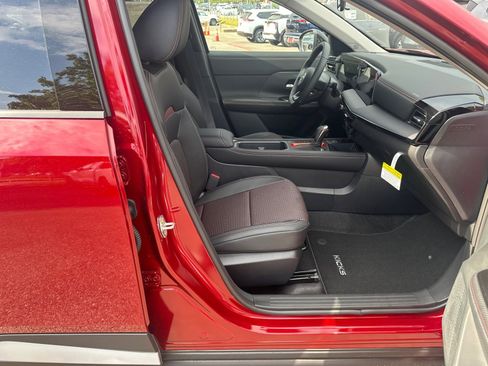 New 2026 Nissan Kicks SR image 13