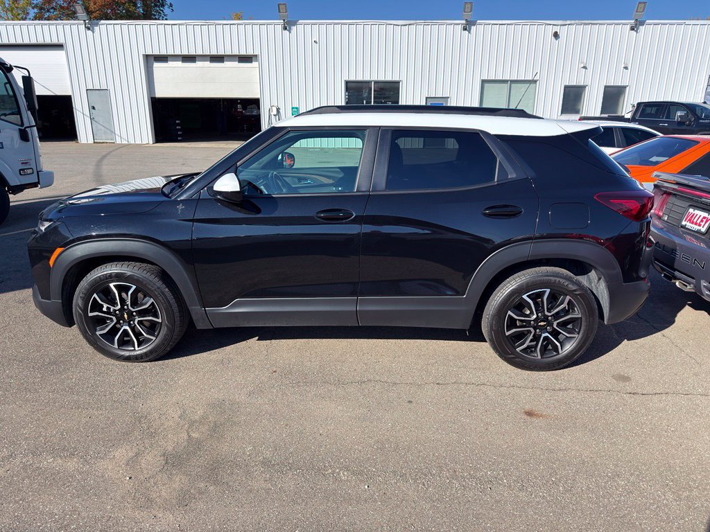 Used 2021 Chevrolet TrailBlazer ACTIV w/ Sun and Liftgate Package FWD image 16