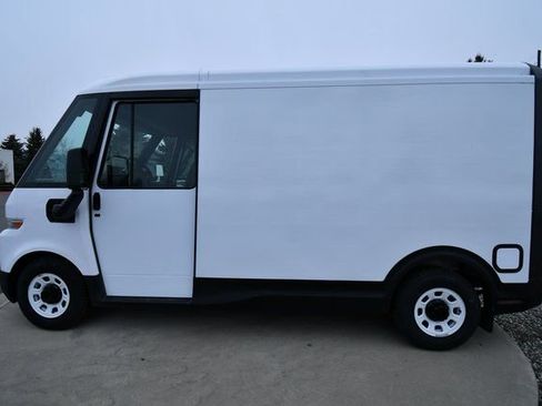 New 2025 Chevrolet Brightdrop 400 w/ Power Door Package image 16