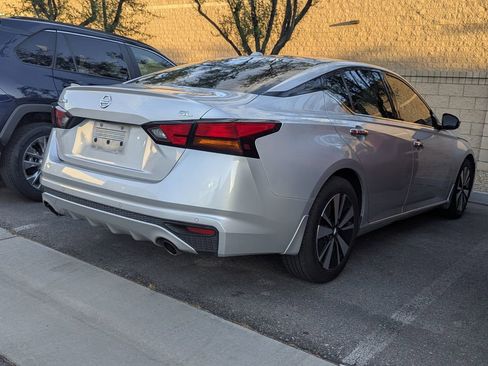 Used 2019 Nissan Altima 2.5 SL FWD image 2