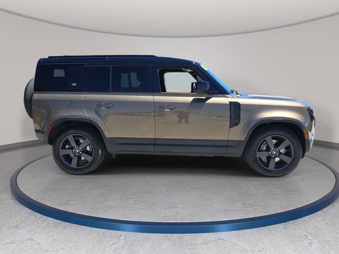 Used 2023 Land Rover Defender 110 SE AWD/4WD image 4