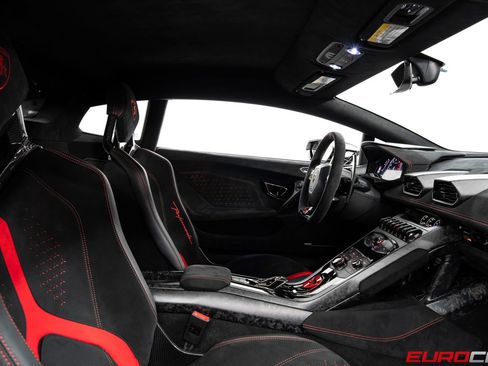 Used 2018 Lamborghini Huracan Performante AWD/4WD image 40