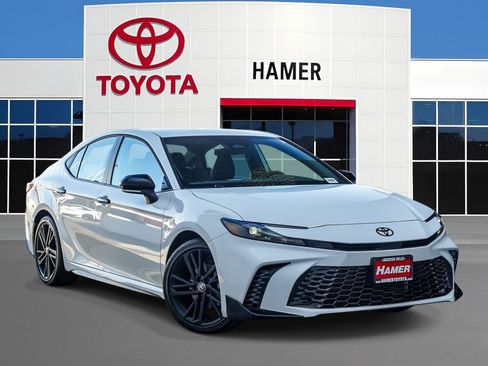 New 2026 Toyota Camry Hybrid FWD image 1