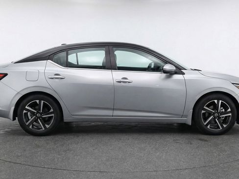 Used 2025 Nissan Sentra SV FWD image 11