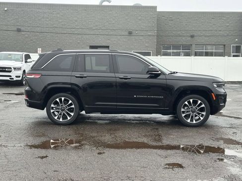 Used 2022 Jeep Grand Cherokee Overland image 2
