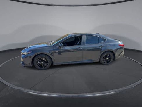 Used 2026 Toyota Camry SE w/ Convenience Package FWD image 4