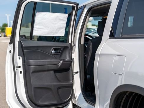 Used 2023 Honda Ridgeline Sport image 19