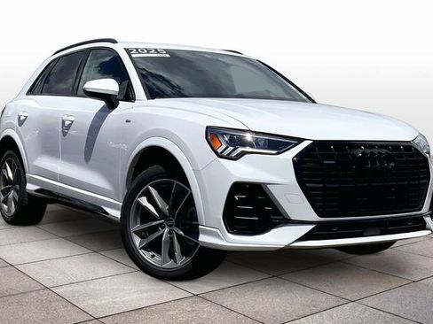 Certified 2025 Audi Q3 2.0T Premium w/ Convenience Package AWD/4WD image 2