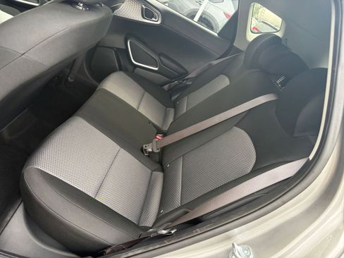 Used 2025 Kia Soul LX w/ LX Technology Package FWD image 37