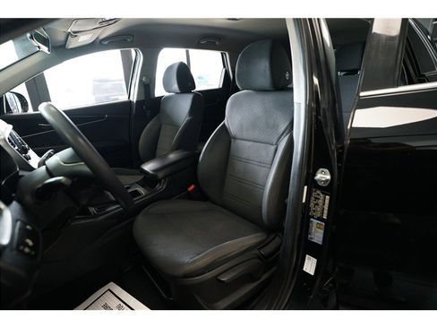 Used 2019 Kia Sorento FWD image 11
