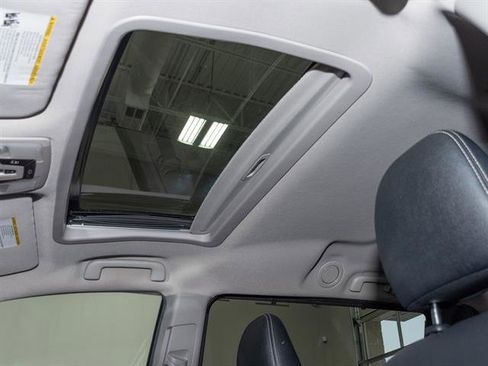 Used 2016 Toyota Sienna SE image 15