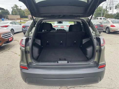 Used 2019 Jeep Cherokee Latitude w/ Cold Weather Group FWD image 20