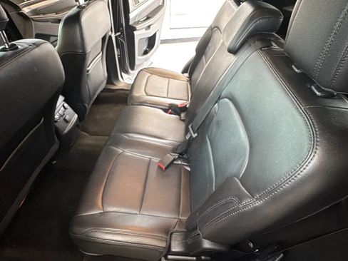 Used 2018 Ford Explorer XLT w/ Equipment Group 202A FWD image 30