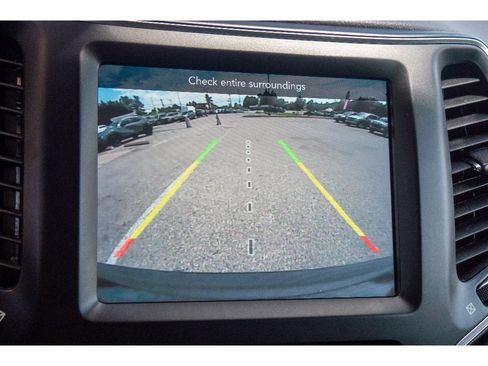 Used 2022 Jeep Cherokee Latitude Lux AWD/4WD image 25