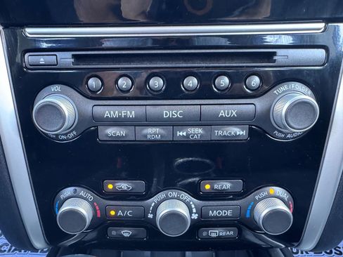 Used 2015 Nissan Pathfinder SV image 25