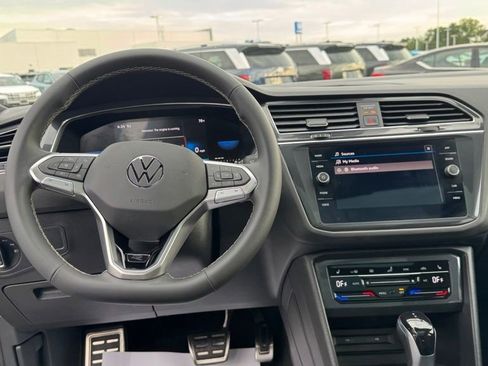 Used 2023 Volkswagen Tiguan SE R-Line AWD/4WD image 15