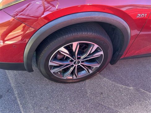 Used 2018 INFINITI QX30 AWD image 10