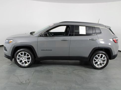 Used 2024 Jeep Compass Latitude w/ Sun and Sound Group AWD/4WD image 13