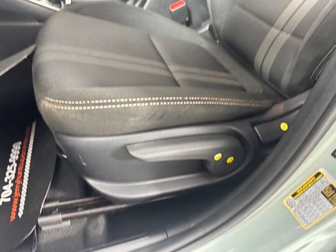 Used 2025 Hyundai Venue SEL FWD image 14
