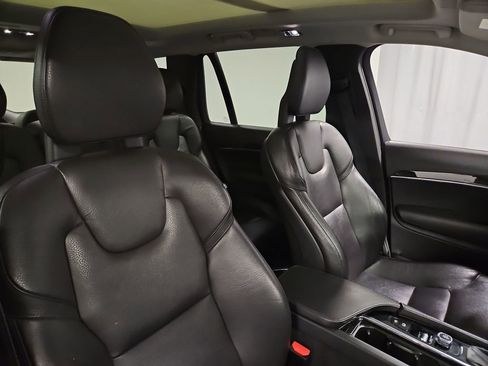 Used 2018 Volvo XC90 T6 Momentum w/ Convenience Package image 30