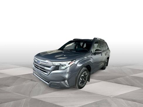 Used 2025 Subaru Forester Premium AWD/4WD image 4