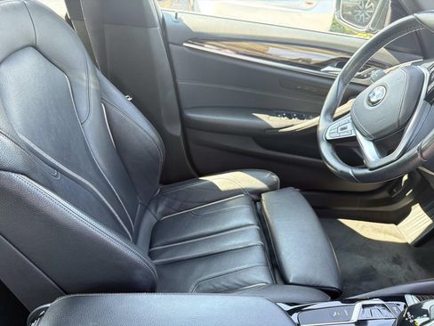 Used 2018 BMW 530e RWD image 11